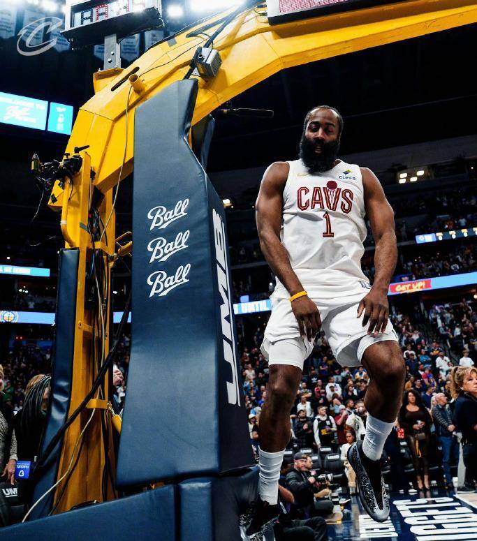 包含哈登在切尔西比赛中败北,出色防守引发热议!的词条 包含哈登在切尔西比赛中败北,出色防守引发热议!的词条