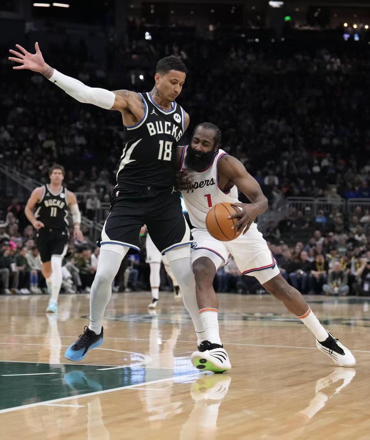 包含字母哥连续七场比赛得分超过逆转，快船挑战极限！的词条